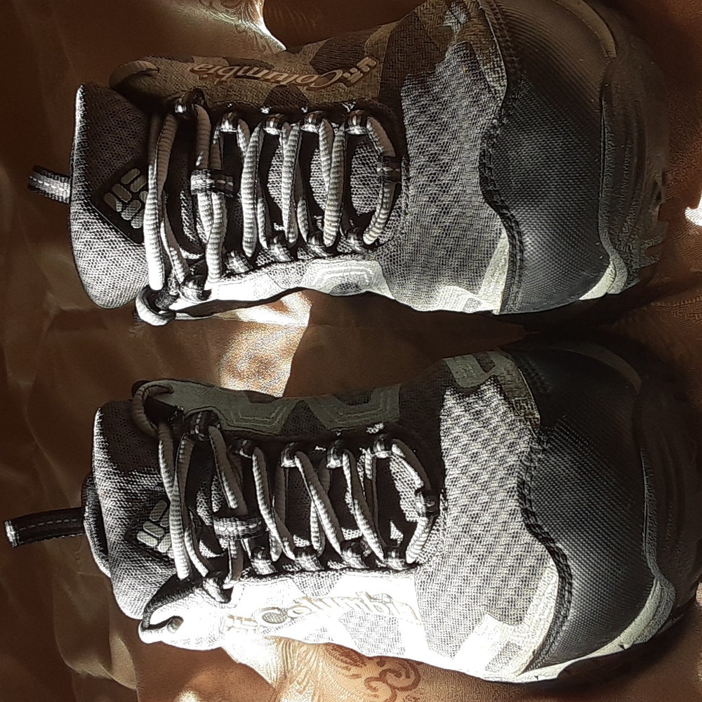 Columbia  Out Dry waterproof omni-tech techlite Mens shoes..  worn once or twice